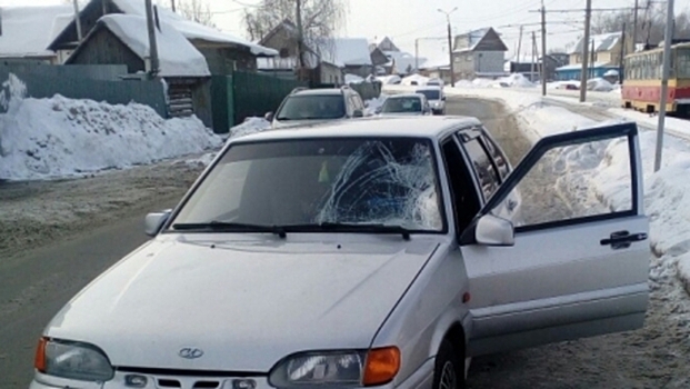 Водитель ВАЗа сбил пешехода на улице Северо-Западной в Барнауле. Фото