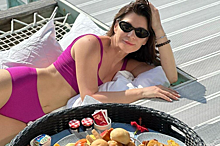 Вспотеешь и проголодаешься: актриса рассказала об изнанке мальдивских завтраков в бассейне
