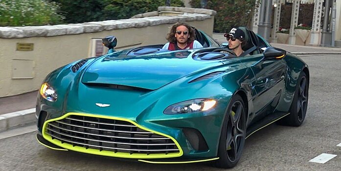 Теннисиста Циципаса лишили водительских прав