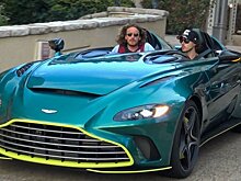 Теннисиста Циципаса лишили водительских прав