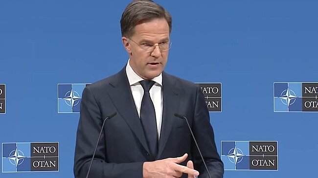 Генсек НАТО поддержал предложение Франции начать переговоры с Россией