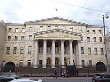 В России есть «черный список» компаний, с которыми запрещено заключать госконтракты. Но они все равно продолжают побеждать на торгах