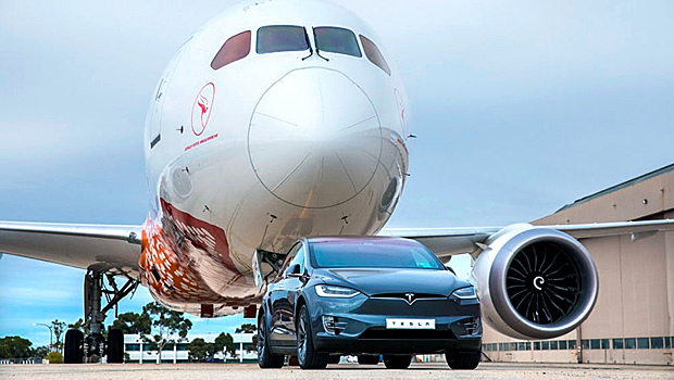 Tesla Model X тянет 130-тонный самолет