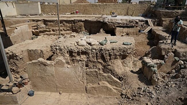 Шестиметровая статуя крылатого быка возрастом 2700 лет найдена в Ираке