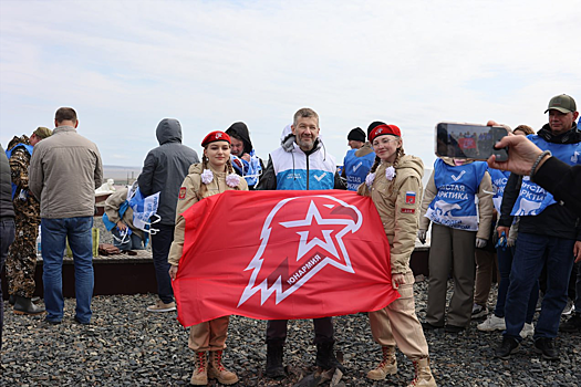 Губернатор Чукотки Владислав Кузнецов вместе с депутатами Госдумы навел порядок на Верблюжке