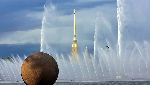В центре Петербурга с 26 по 31 июля продлят работу фонтанов ночью