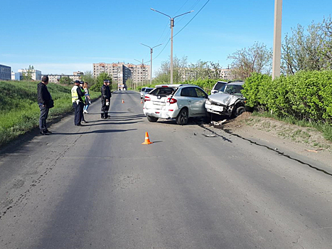 В столкновении Renault и ВАЗа в Орске пострадали водители