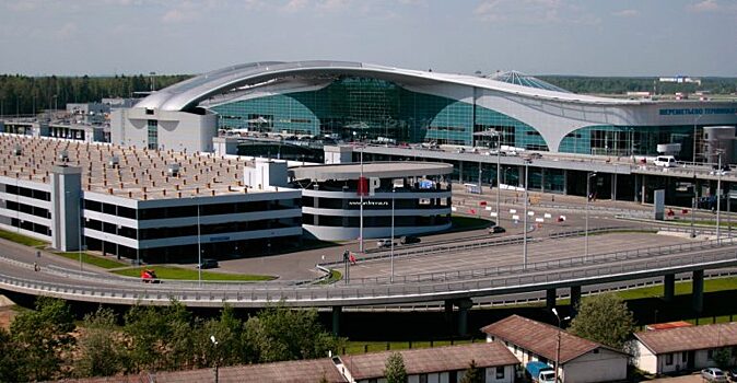 Белорусский пловец призвал соблюдать гигиену и продезинфицировал руки водкой. Видео