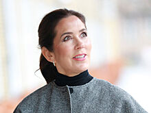 Королева Дании расстроилась, что дочери редко носят ее вещи