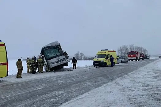 Появились кадры с места столкновения школьного автобуса и самосвала в Башкирии