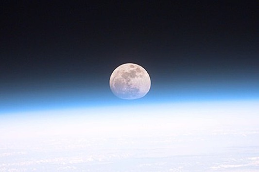 В НАСА заявили о планах жить и учиться на Луне