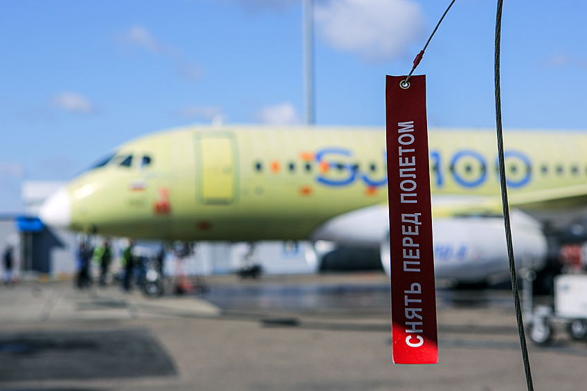 Полет полностью импортозамещенного самолета Superjet