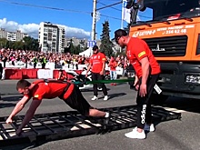 Пермский богатырь сдвинул с места 30-тонный автопоезд: видео
