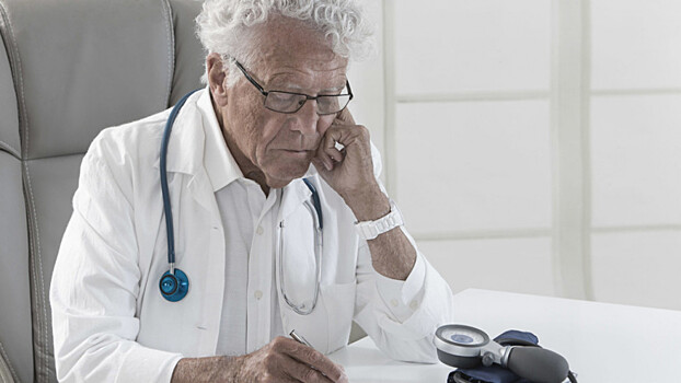 Михаил Мурашко предложил медикам старших возрастов, ушедшим на самоизоляцию, вернуться к работе