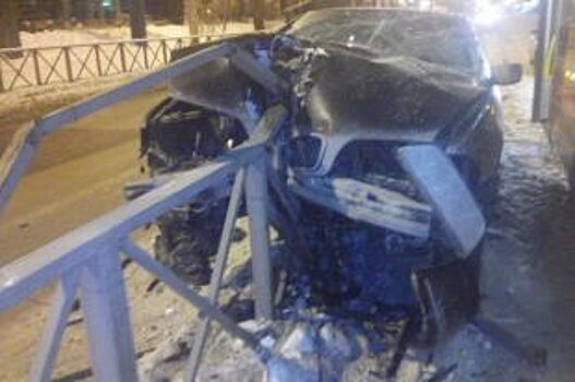 В Перми на 10 суток арестовали водителя BMW, протаранившего ограждение