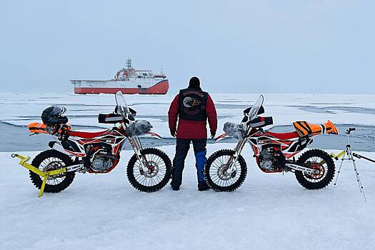 Россияне первыми в мире покорили Северный полюс на мотоциклах. Чем удивляет их путешествие?