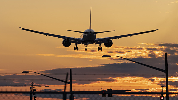 Самолёт AirBaltic совершил экстренную посадку в Риге