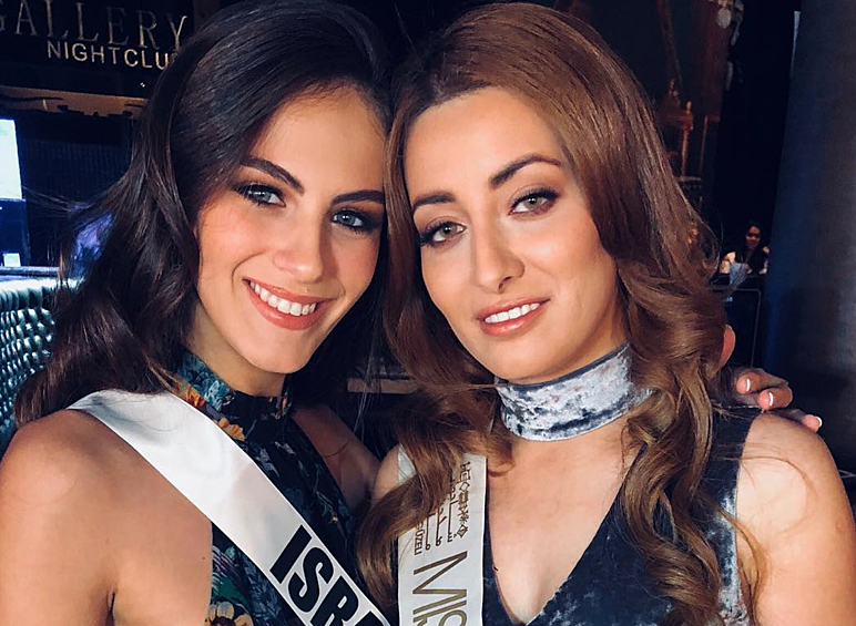 Снимок был опубликован в микроблогах обеих участниц конкурса. Иракская участница подписала фото так: "Мира и любви от "мисс Ирак" и "мисс Израиль". В свою очередь Адар отметила, что Сара "просто потрясающая"