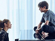 Шакира с сыновьями от Пике исполнила песню Джона Ледженда «All of Me»: «Посвящается всем матерям-одиночкам, которые, несмотря на трудности, продолжают двигаться вперед ради детей»