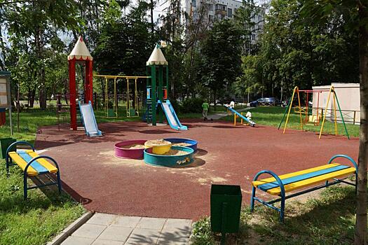 Благоустройство 31 дворовой территории в Кузьминках завершится к осени