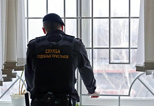 В Красноярске мужчина лишился внедорожника за долги по капремонту