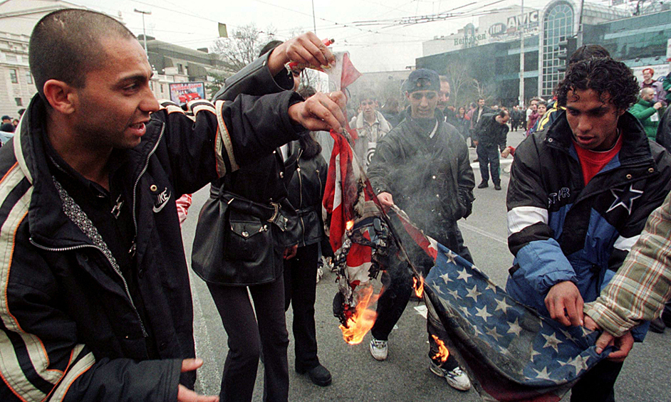 «Милошевич взял документы и спросил: «Что произойдёт, если мы не подпишем?»