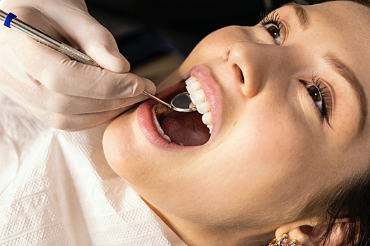 Стоматолог назвала предметы, которые помогут в уходе за зубами