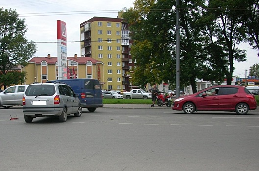 В Калининграде пожилой водитель скутера пострадал при столкновении с иномаркой