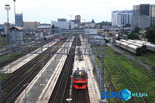 Бежал за поездом &ndash; получил штраф: на Дону пассажир нарушил правила безопасности