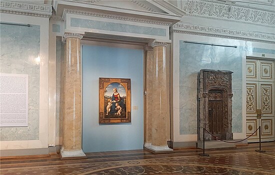 Картина Рафаэля из Лувра будет выставлена в Эрмитаже в течение двух месяцев