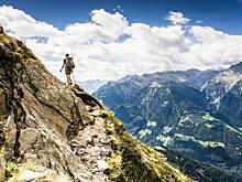 Мужчина провел 12 часов в расщелине скалы