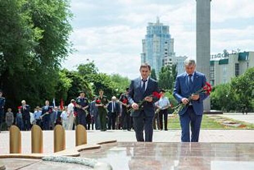 В Воронеже состоялось возложение цветов к могиле Неизвестного солдата