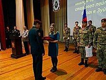 В Хабаровске вдове погибшего военнослужащего Росгвардии передали на хранение символ спецназа