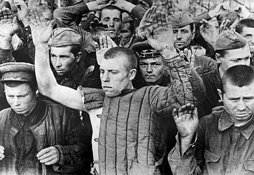 Почему некоторые считают, что Жуков и Тимошенко подстроили поражения РККА в 1941 году