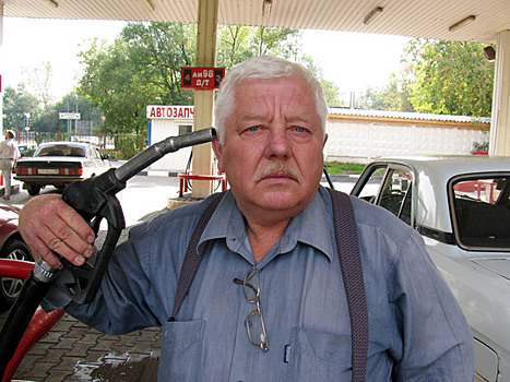«Утвердить грабёж?!»: в росте цен на бензин депутат увидел сговор