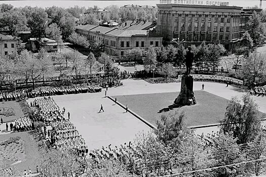 Фото празднования Дня пионерии в Горьком в 1972 году опубликованы в соцсети