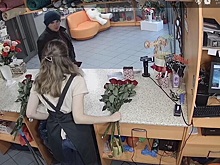 В Екатеринбурге парень заказал букет роз, а потом обчистил кассу цветочного киоска
