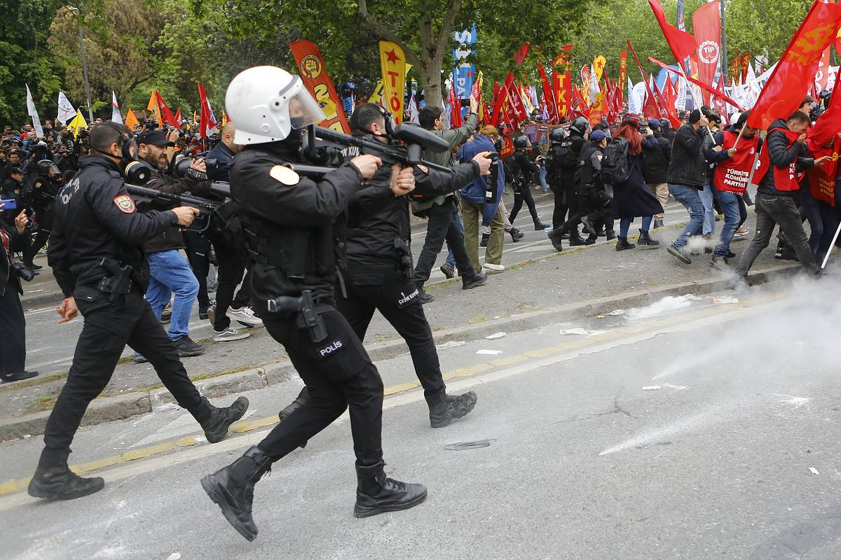 Десятки членов турецкой партии задержаны в Стамбуле