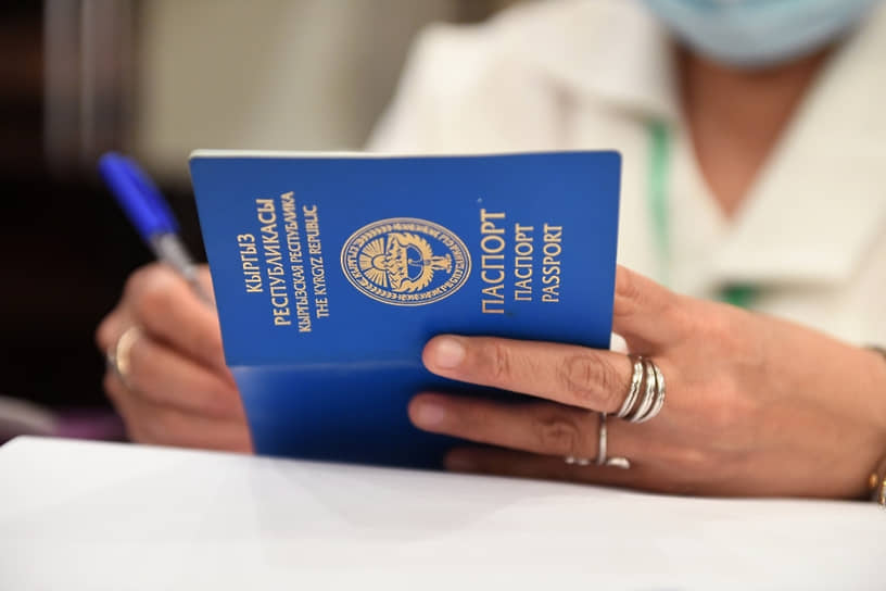 Киргизские паспорта стали недоступны для россиян