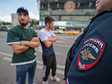 Мигранта-уклониста лишили российского гражданства и решили депортировать. Его истерика попала на видео