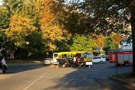Пять человек пострадали в ДТП с автобусом и «Приорой» в Кисловодске