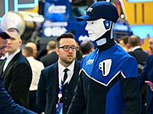 Магазин человекоподобных роботов открылся в Китае