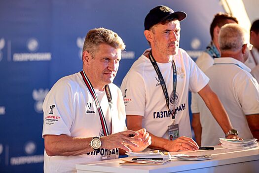 Есипов: в два часа барсетку с деньгами, документами, ключами стащили, в 11 вечера вернули