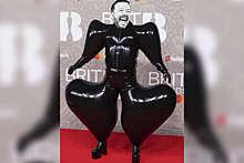 Комик Джервейс высмеял наряд Сэма Смита на BRIT Awards