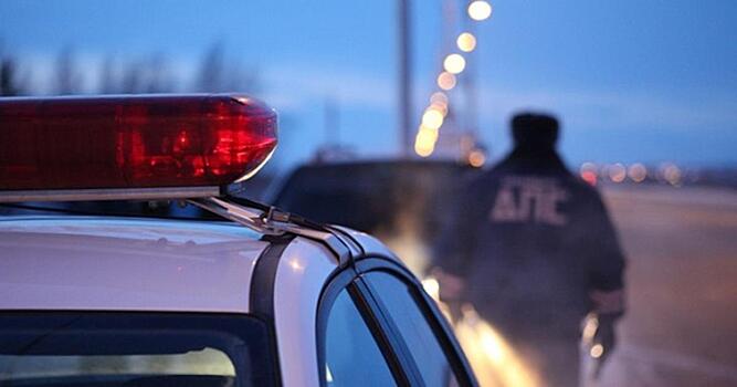 В Кировской области водитель «КамАЗа» сбил инспектора, который оформлял ДТП