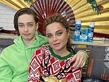 Семейка Аддамс! Королева с сыном от Глушко снялась в костюмах к Хэллоуину