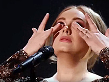 Адель разрыдалась на первом за четыре года концерте