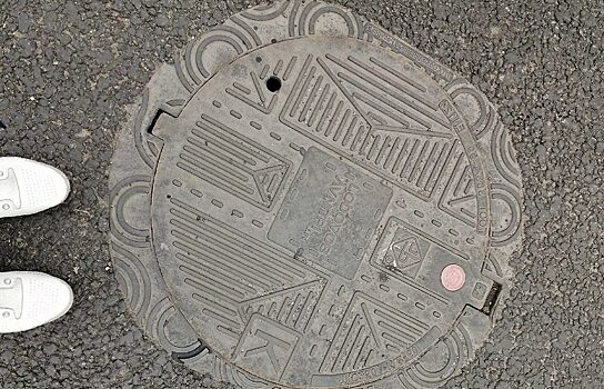 В Тюмени появились дизайнерские люки