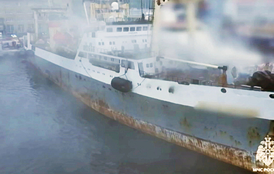 Один моряк погиб при пожаре на рыболовецком судне во Владивостоке