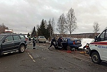 Спасатели Подмосковья вытащили из машины пострадавшего в ДТП с участием трех автомобилей